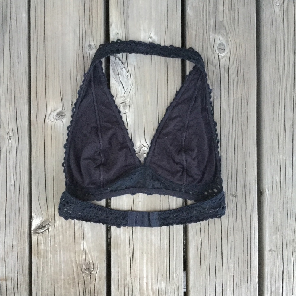 BLACK LACE HALTER BRALETTE